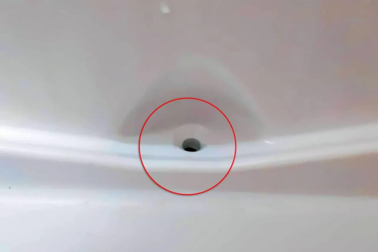 Buzdolabı olan &ccedil;oğu kişi farkında bile değil! Arka taraftaki k&uuml;&ccedil;&uuml;k delik sağlığınız i&ccedil;in &ccedil;ok &ouml;nemli