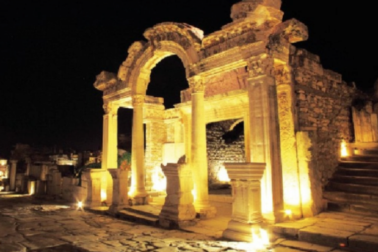Gece m&uuml;ze ziyareti bir ay daha uzatıldı