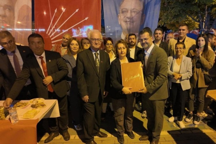 Bursa'da &Ouml;zg&uuml;r Şahin mazbatasını aldı