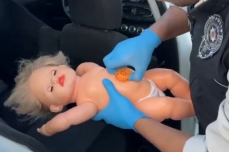 Oyuncak bebekten uyuşturucu &ccedil;ıktı