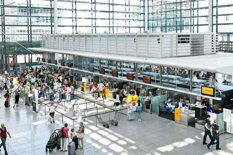 M&uuml;nih Havalimanı'nda u&ccedil;uşlar yeniden başladı
