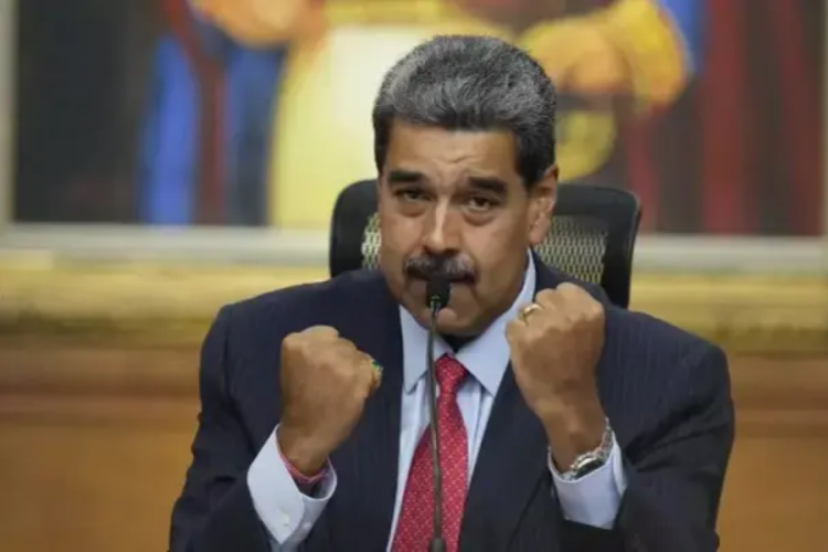 ABD savaş gemilerini g&ouml;nderdi, Maduro Papa'dan yardım talep etti