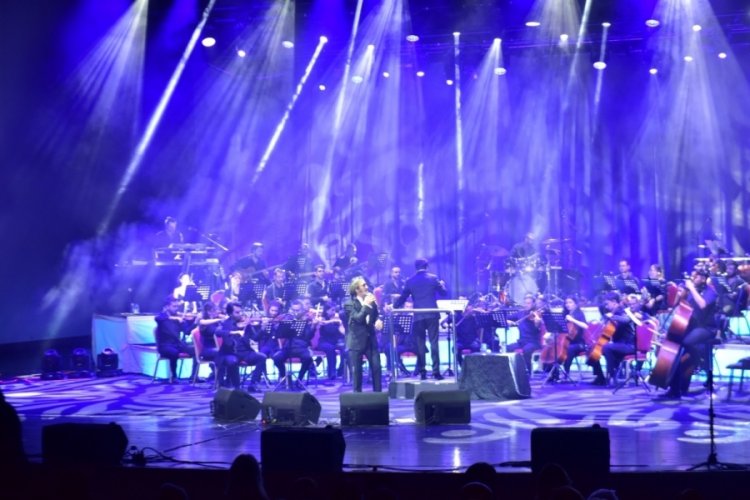 63. Uluslararası Bursa Festivali'nde Fettah Can r&uuml;zgarı