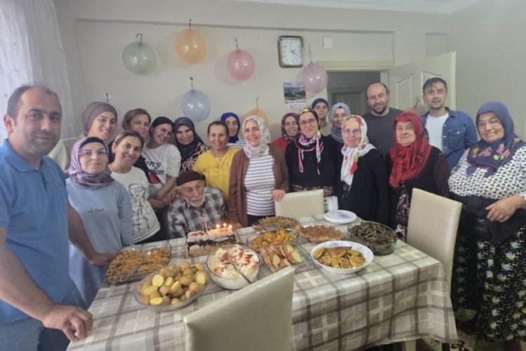Asırlık &ccedil;ınarın 95. yaşı coşkuyla karşılandı