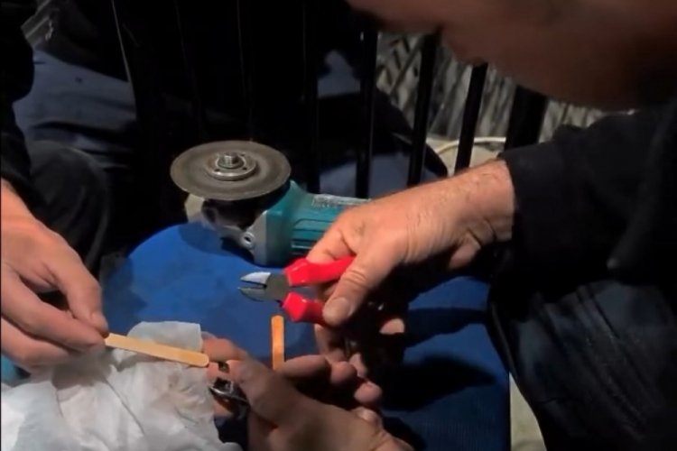 Parmağa sıkışan y&uuml;z&uuml;ğ&uuml; itfaiye &ccedil;ıkardı
