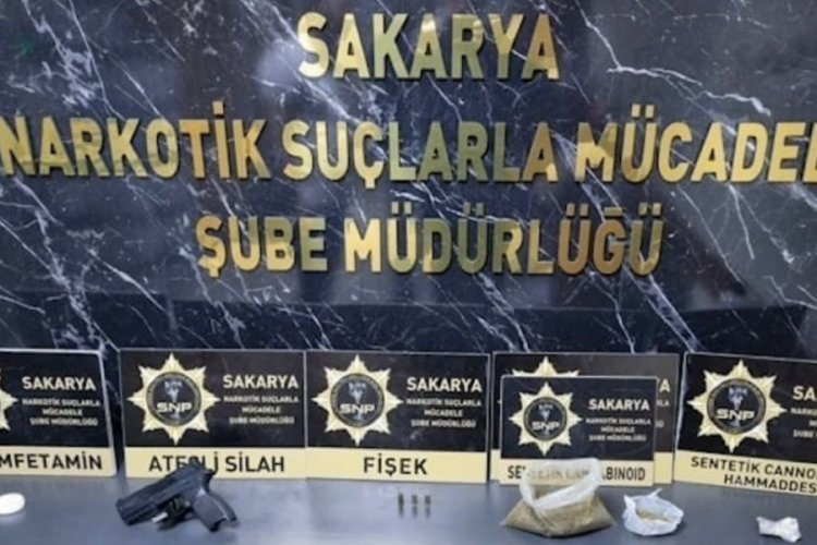 Firari h&uuml;k&uuml;ml&uuml;ye uyuşturucu ve silah baskını
