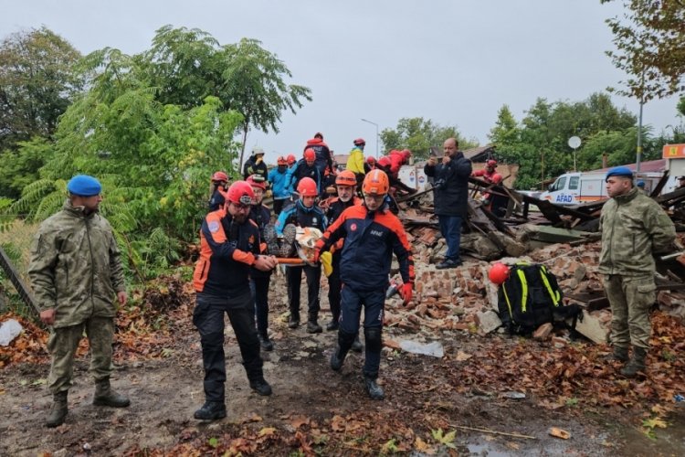 Ger&ccedil;eği aratmayan deprem tatbikatı