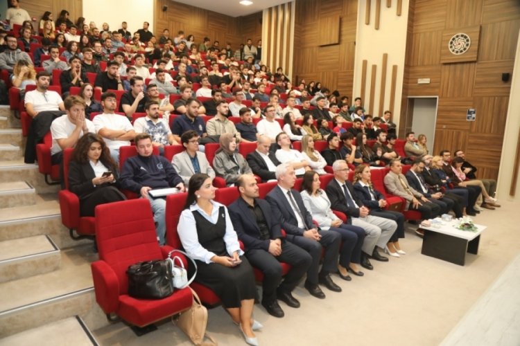BT&Uuml; Denizcilik Fak&uuml;ltesi'nde yeni d&ouml;nem Bakan Yardımcısı Durmuş &Uuml;n&uuml;var'ın dersiyle başladı