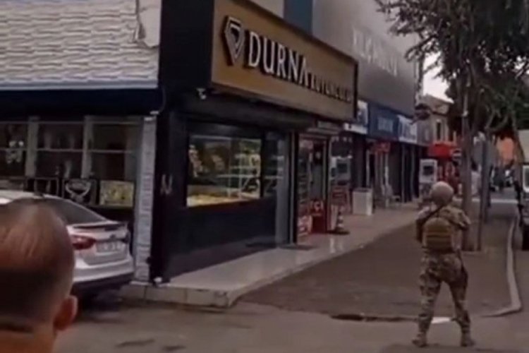 Uyuşturucu bağımlısı gen&ccedil; dehşet sa&ccedil;tı: Ailesini rehin aldı