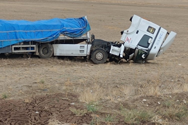 Şarampole u&ccedil;tu, kazadan sapasağlam kurtuldu