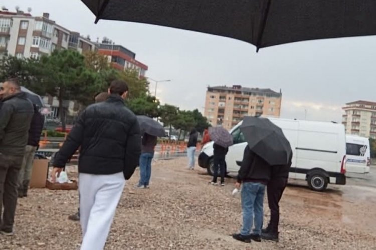 Bursa'da fabrika iş&ccedil;ilerinin yağmur &ccedil;ilesi!&nbsp;