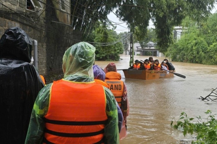 Vietnam'ı vuran Matmo Tayfunu geride acı tablo bıraktı