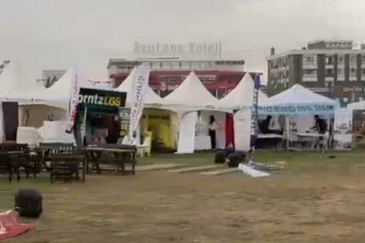 Şiddetli fırtına Malatya'da &ccedil;adırları yerinden s&ouml;kt&uuml;