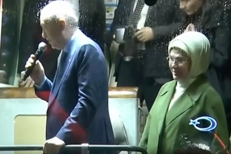 Cumhurbaşkanı Erdoğan'ın kendisine "Reis" diye seslenen vatandaşa verdiği yanıt bomba