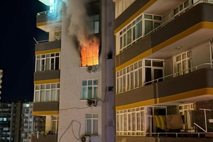 Adana'da apartman dairesinde yangın!