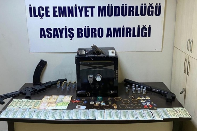 Evden &ccedil;elik kasa hırsızlığı: 5 ş&uuml;pheli yakalandı