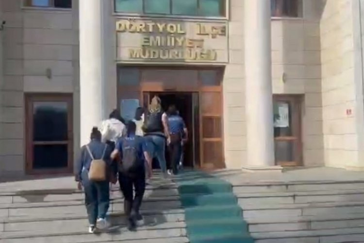 Masaj ve spa salonuna operasyon! Deport...