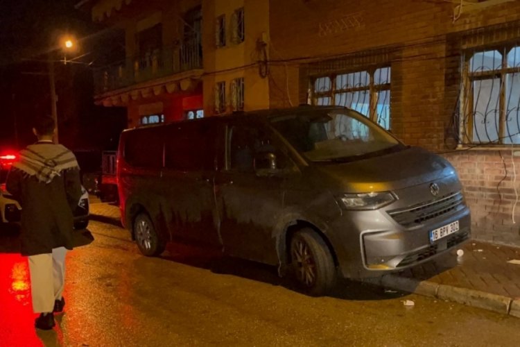 Polisten ka&ccedil;an minib&uuml;s terk edilmiş halde bulundu