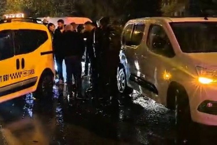 Erzurum'da feci kaza: Ara&ccedil;lar birbirine girdi