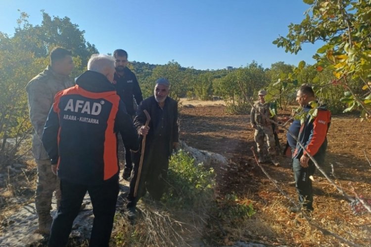 Kendisinden haber alınamaya alzaymır hastası yaşlı adam, &ccedil;alı toplarken bulundu