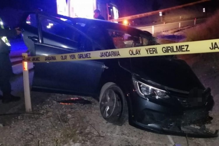 Otomobil ile tır &ccedil;arpıştı! &Ouml;l&uuml; ve yaralılar var...
