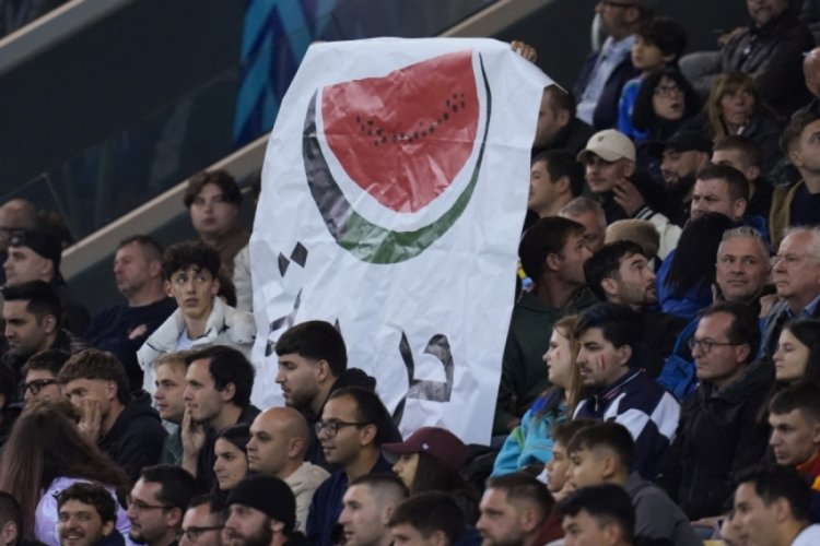 İtalya-İsrail ma&ccedil;ı &ouml;ncesi binlerce kişi İsrail'i protesto etti