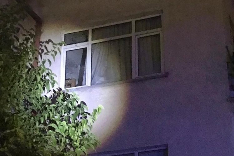 Pompalı t&uuml;fekle evi kurşunladılar