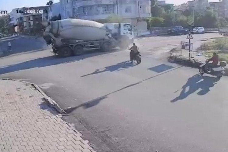 Beton mikseriyle otomobil &ccedil;arpıştı