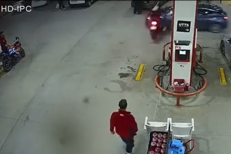 Akaryakıt istasyonundaki kaza kameralara yansıdı