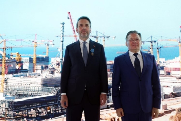 Rusya'dan Bakan Bayraktar'a iş birliği nişanı