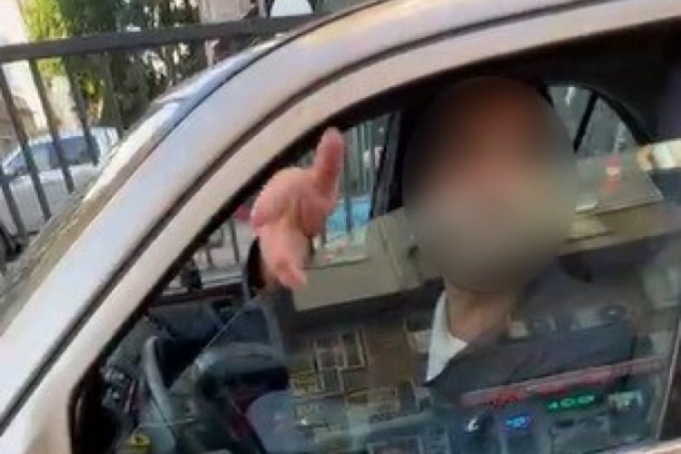 Ters y&ouml;ne giren s&uuml;r&uuml;c&uuml;, trafiğe meydan okudu