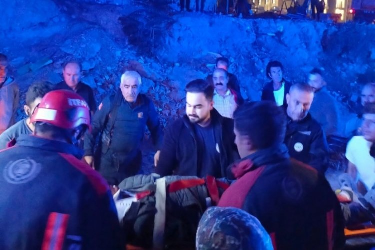 Asans&ouml;r montajı sırasında 3 metreden d&uuml;şen iş&ccedil;i ağır yaralandı