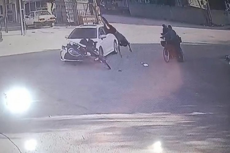 Motosiklet savrulup yaşlı &ccedil;iftin &uuml;zerine u&ccedil;tu