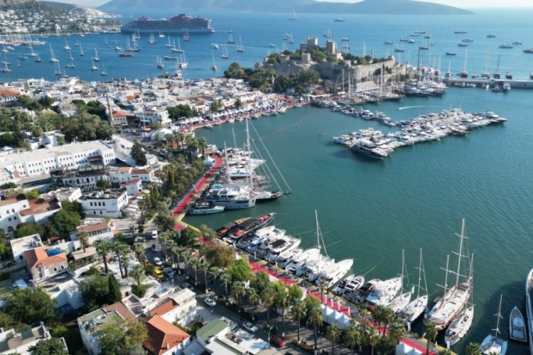 Milyon dolarlık yatlar Bodrum'da buluştu