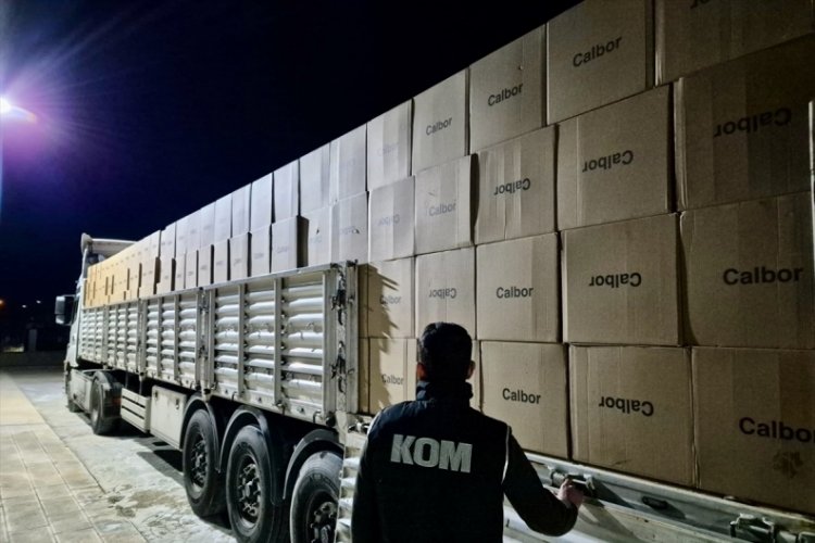 Dev operasyon! 9 milyon 800 bin makaron ele ge&ccedil;irildi...