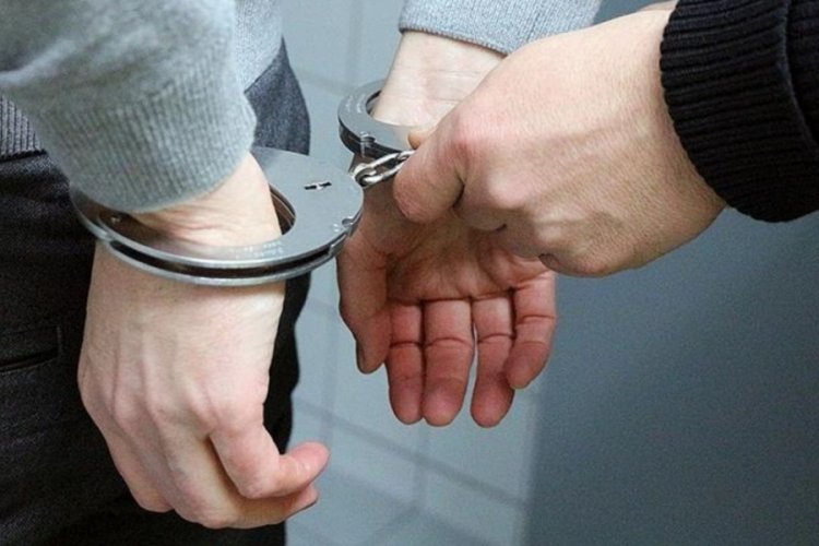 Başsavcının adını kullanıp 5 bin dolar istemişler! 2 polis tutuklandı