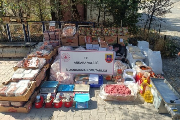 Vatandaşı zehirleyeceklerdi! Depo alanında mide bulandıran g&ouml;r&uuml;nt&uuml;ler...