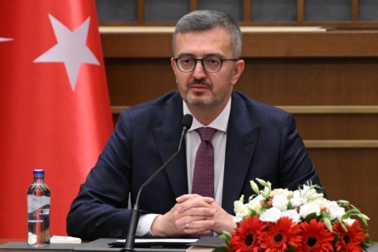 İletişim Başkanı Duran, milli sporcu Şahika Erc&uuml;men'i tebrik etti