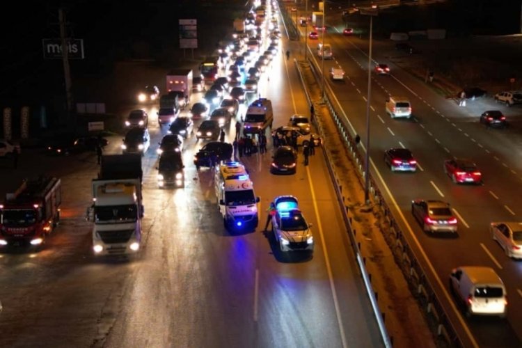 Bursa'da 5 ara&ccedil;lı zincirleme kaza! Yaralılar var...
