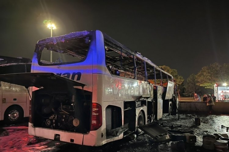 AŞTİ'de otob&uuml;s yangını paniğe neden oldu