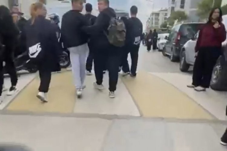 Bursa'da okul &ccedil;ıkışı akılalmaz anlar!