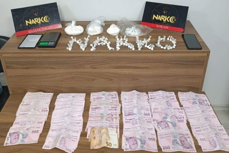 Bursa'da zehir operasyonu! &Uuml;nl&uuml;lerin sa&ccedil;ında &ccedil;ıkan madde ele ge&ccedil;irildi...