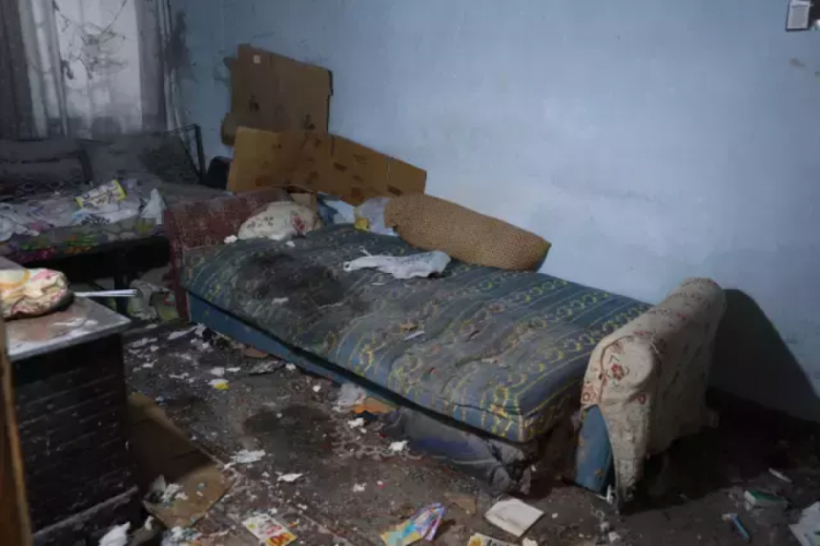 Akılalmaz olay! Annesinin cesediyle g&uuml;nlerce yaşamış