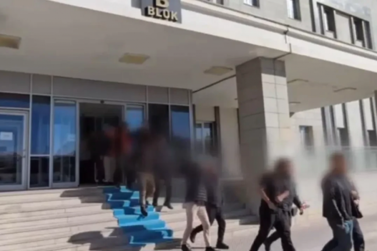 9 ilde dolandırıcılık operasyonu: 74 g&ouml;zaltı, &ccedil;ok sayıda tutuklama!