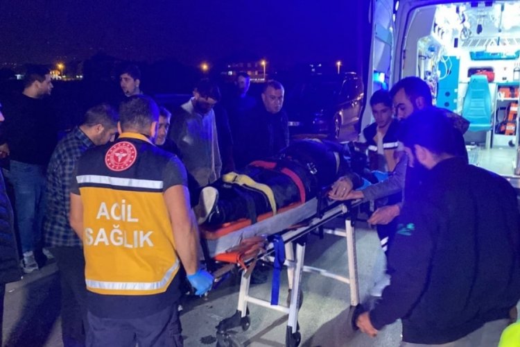 Bursa'da kaldırıma &ccedil;arpan motosikletin s&uuml;r&uuml;c&uuml;s&uuml; ağır yaralandı