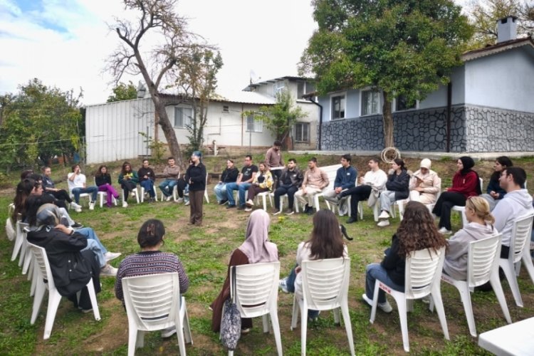 Gen&ccedil;ler Nil&uuml;fer'in &Uuml;&ccedil;pınar Mahallesi'nde bir araya geldi