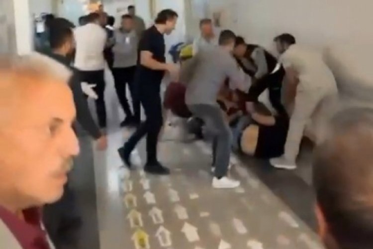 Hastanenin acilinde tekme tokat kavga!