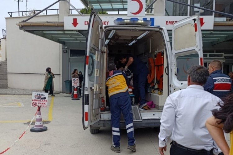 Devrilen trakt&ouml;r&uuml;n altında kalan s&uuml;r&uuml;c&uuml; hayatını kaybetti