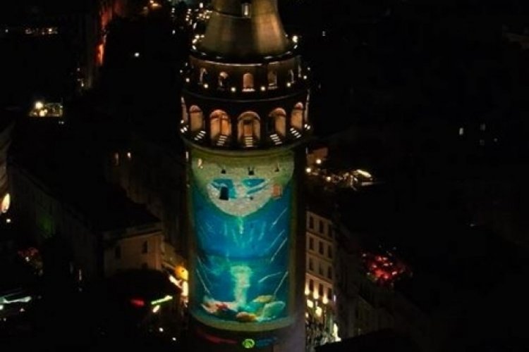 Galata Kulesi'ne &ccedil;evre temalı g&ouml;rseller yansıtıldı