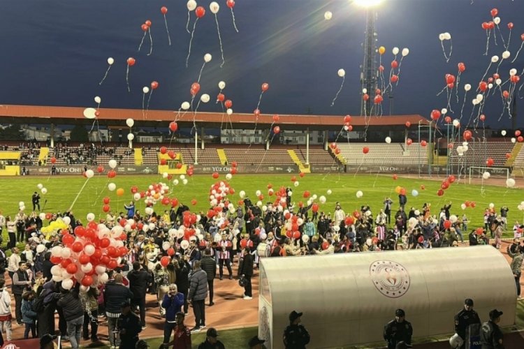 &Ccedil;anakkale'de kanseri yenen Gencay i&ccedil;in y&uuml;zlerce balon g&ouml;ky&uuml;z&uuml;ne bırakıldı